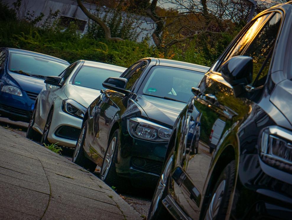 Impuestos al comprar auto en Ecuador 2025