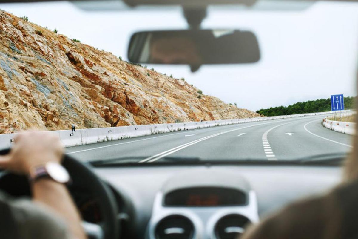 Conducir en carretera en Ecuador: 10 consejos esenciales